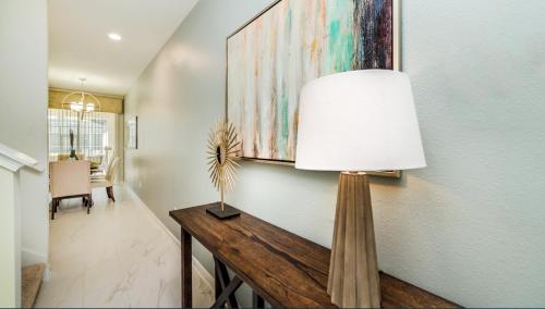 Luxury Bedroom at this Amazing Hom stay near Disney - The pleasure to feel at Home - image 2