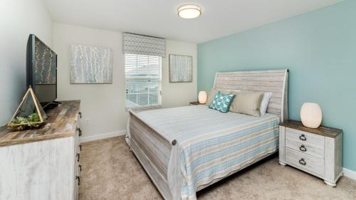 Luxury Bedroom at this Amazing Hom stay near Disney - The pleasure to feel at Home - image 14
