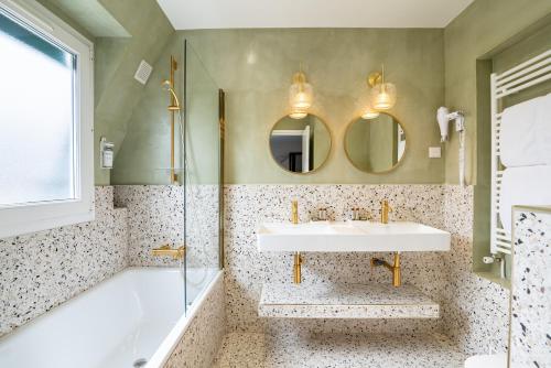 room detail thumbnail 2