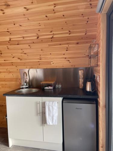 Little Meadow Pods with Hot Tub in Newton upon Derwent