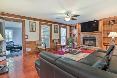 Pet-Friendly Lawrenceville House with Deck! - Lawrenceville