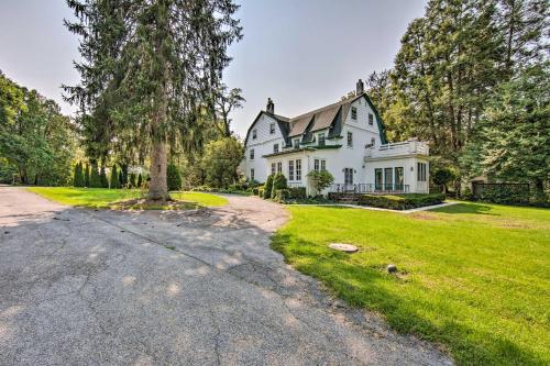 Lovely Reading Home with Large Yard on 7 Acres!