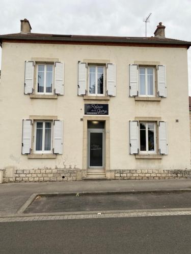 Le Relais de la Gare in โดล