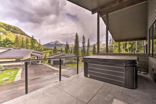 Townhome with Hot Tub Across From Ski Lifts!, Středisko Durango Mountain (fotografie 2)