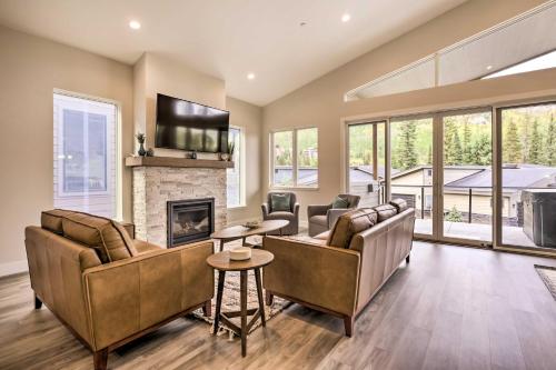 Townhome with Hot Tub Across From Ski Lifts!, Středisko Durango Mountain (fotografie 5)