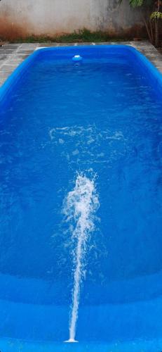 Peldbaseins, Casa con piscina en Gobernador Roca in Santo Pipo