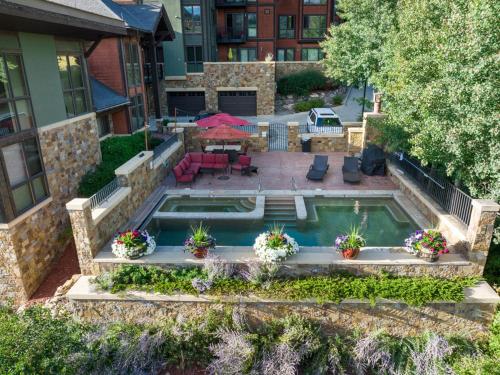 Impeccable Lakeside Penthouse in Avon, USA