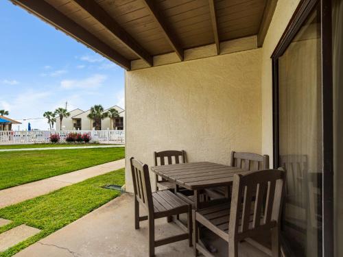 Blue Surf Townhomes 11A - image 9