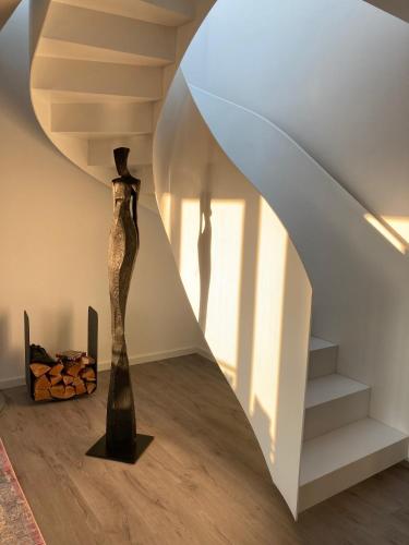 Penthouse mit Dachterrasse, Meerblick, Klimaanlage, Gasgrill, Kamin, Luxus-Design-Apartment, 2 Minuten zum Strand, Binz (Foto 7)