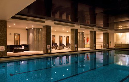 399935961 Holiday Inn London Kensington High St., an IHG Hotel