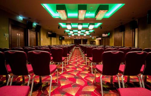 399935962 Holiday Inn London Kensington High St., an IHG Hotel