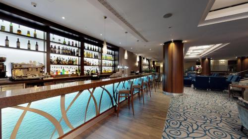 399935965 Holiday Inn London Kensington High St., an IHG Hotel