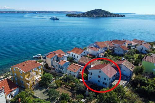  Apartments by the sea Preko, Ugljan - 14917, Pension in Preko