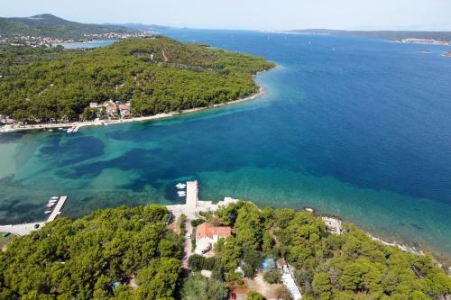  Rooms by the sea Pasman - 4309, Pension in Pašman