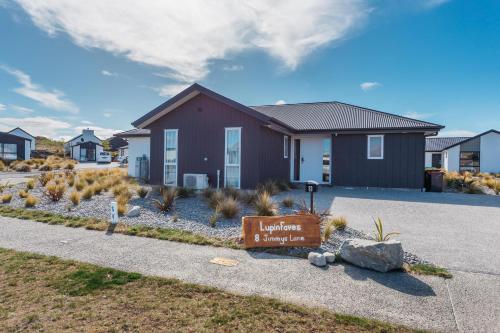 Lupin Faves Tekapo