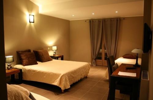 1 queen bed, 1 twin bed, 1 sofa bed
