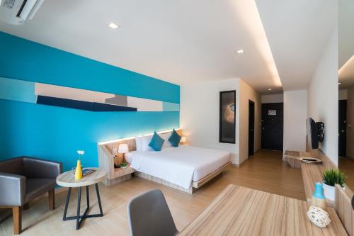 room detail thumbnail 1