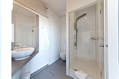 Road House Hotel - image 7