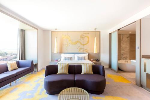 room detail thumbnail 1