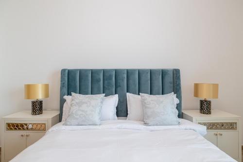 Noora Tower I Spacious 3BDR Apartment and maid room with Burj Khalifa View, Dubái (foto 8)
