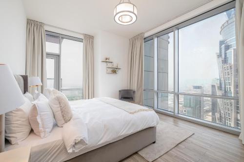 Noora Tower I Spacious 3BDR Apartment and maid room with Burj Khalifa View, Dubái (foto 3)