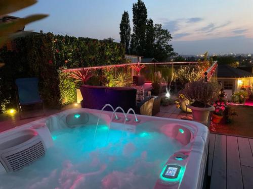Balcony/terrace, Spa de la Lune - Private love room suite with terrace and view - Air Conditioned- Double jacuzzi - S in Clichy-sous-Bois
