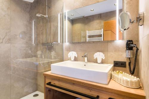 Wellness & Sporthotel Alpenhof - image 13