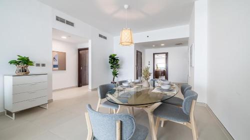 Hashtag Holiday Home - Luxury 2BDR Apartment on The Palm Azure Residences - image 4