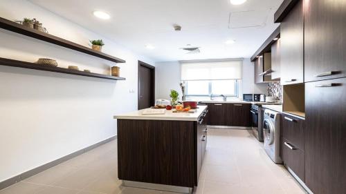 Hashtag Holiday Home - Luxury 2BDR Apartment on The Palm Azure Residences - image 11