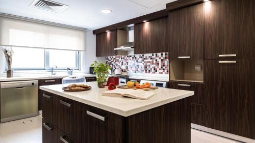 Hashtag Holiday Home - Luxury 2BDR Apartment on The Palm Azure Residences - image 14