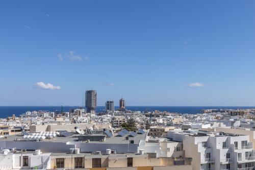 Unique Penthouse with private heated Jacuzzi, close to restaurants and night life, Is-Swieqi (fotografie 7)