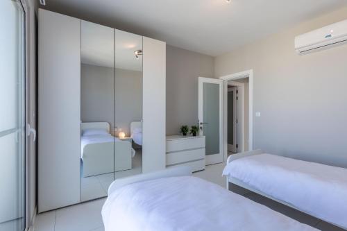 Unique Penthouse with private heated Jacuzzi, close to restaurants and night life, Is-Swieqi (fotografie 8)
