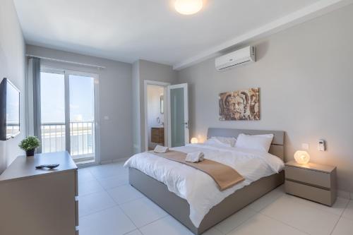 Unique Penthouse with private heated Jacuzzi, close to restaurants and night life, Is-Swieqi (fotografie 2)