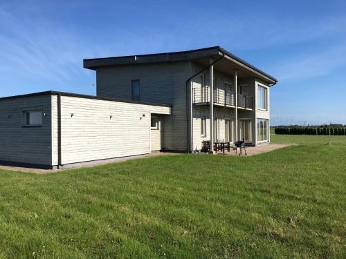 5 bedrooms, 13 beds
