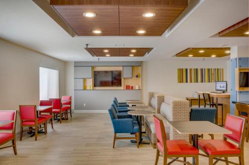 Holiday Inn Express Hotel & Suites Oklahoma City-Bethany, an IHG Hotel