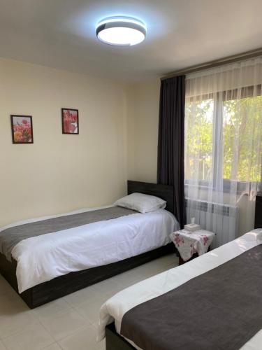 Forest Hills – Yerevan