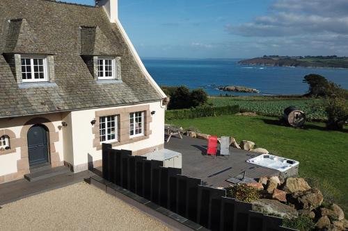 Rhun Izella - Maison avec vue exceptionnelle - Jacuzzi et Sauna face à la mer - Location saisonnière - Plougasnou