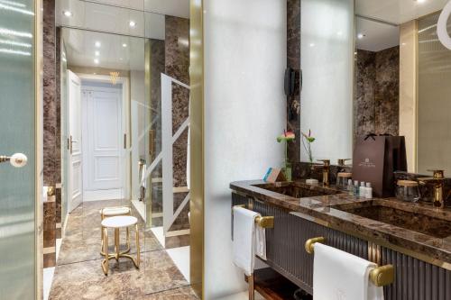 Superior Double Room with Terrace - The Wellington Club image 5