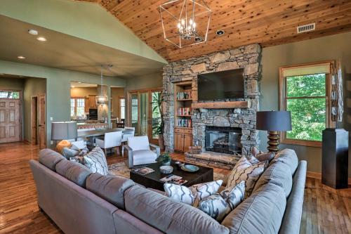 Surrounded by Natl Forest Condo with Majestic View, Burnsville (Foto 2)