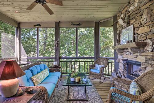Surrounded by Natl Forest Condo with Majestic View, Burnsville (Foto 3)