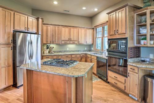 Surrounded by Natl Forest Condo with Majestic View, Burnsville (Foto 5)