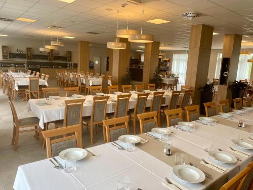 Restaurant, Gyirmot Sport & Wellness Hotel in Gyor