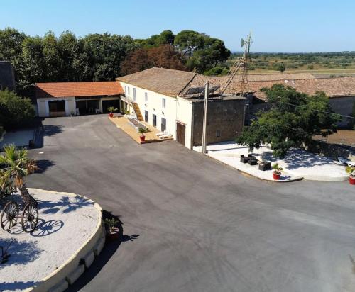 Maison de 6 chambres avec piscine interieure jardin clos et wifi a Lespignan