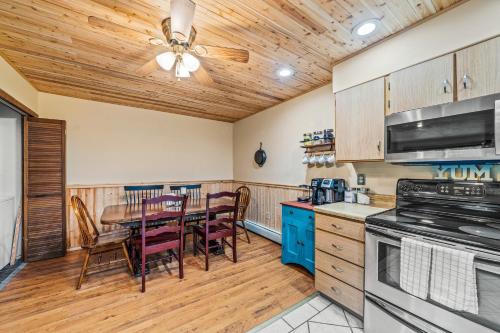 Getaway Condo in Warrensburg, USA