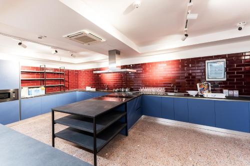 Kjøkken, Marathon Hostel near Chiesa del Gesù