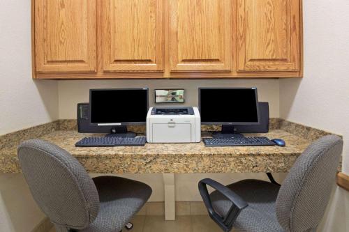 Super 8 by Wyndham Austin/Airport South in Austin, USA