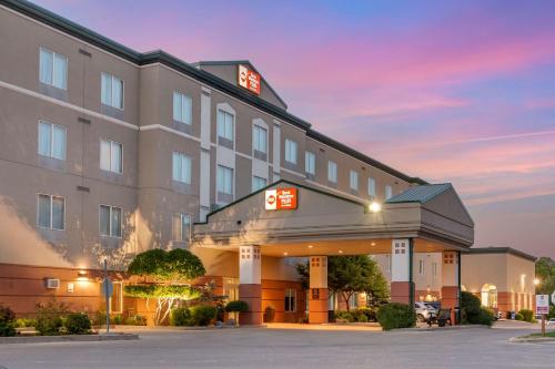 Best Western Plus Pembina Inn & Suites