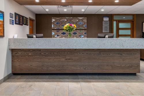 Best Western Plus Pembina Inn & Suites