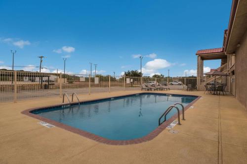 Quality Inn - image 14
