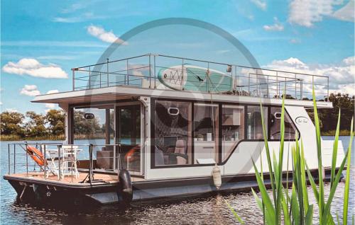 Awesome Ship In Neuruppin With Kitchen